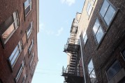 美國(guó)1月份新建住宅折合年率銷(xiāo)量下降10.5%至65.7萬(wàn)套