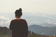 夢(mèng)到已死的人還活著，一場(chǎng)靈魂的對(duì)話與思考，夢(mèng)中的靈魂對(duì)話，與已逝之人的思考與啟示