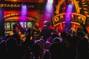 在網(wǎng)絡(luò)游戲世界中，DNF（地下城與勇士）是一款廣受歡迎的多人在線戰(zhàn)斗競技游戲。玩家可以通過創(chuàng)建角色、組隊、升級和挑戰(zhàn)副本等方式參與到游戲中來。為了更好地享受游戲的樂趣，許多玩家會選擇使用各種輔助工具或者插件來提升自己的戰(zhàn)斗力。那么，在DNF這個大千世界里，如何找到一個好的dnf插件網(wǎng)站呢？，尋找好的DNF插件網(wǎng)站