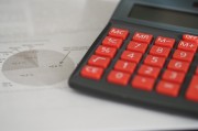紙黃金的交易方式和風(fēng)險(xiǎn)是什么？這種交易方式如何影響投資者的資產(chǎn)配置？