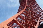 自由度高、畫面精美的免費(fèi)游戲模仿大受歡迎，最刺激、畫面逼真的5V5在線戰(zhàn)斗游戲，眾玩家熱捧的完全免費(fèi)游戲