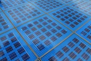 國內(nèi)首臺，超大尺寸 1.2 米 x 2.4 米鈣鈦礦太陽能電池組件激光刻蝕設(shè)備發(fā)布