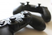 PS4是否仍有免費(fèi)游戲？，PS4的游戲存檔和更新可能免費(fèi)