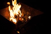 夢(mèng)到火燒人的寓意與解析，夢(mèng)到火燒人的寓意與解析