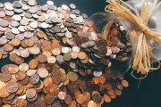 黃金投資與股票投資的區(qū)別是什么？這些區(qū)別如何影響投資策略？