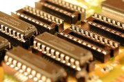 美國(guó)宣布對(duì)筆記本電腦、智能手機(jī)、集成電路等豁免征收“對(duì)等關(guān)稅”