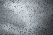 夢(mèng)到下冰雹，寓意與解讀，夢(mèng)到下冰雹的寓意與解讀