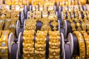 金價(jià)回調(diào)，部分品牌金飾價(jià)格跟跌！上車還是離場(chǎng)？