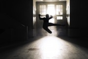 夢(mèng)魘之影，夢(mèng)到小孩摔死的心理解析與應(yīng)對(duì)