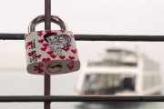 夢(mèng)到傘的寓意與解讀，夢(mèng)到傘的寓意與象征解讀