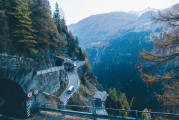 夢中的山路行，夢行山路，追尋心靈之旅