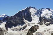 夢(mèng)到白雪滿(mǎn)地的寓意與解讀，夢(mèng)到白雪滿(mǎn)地的寓意與解讀