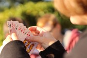 從免費小游戲到付費游戲的轉型之路——探索撲克桌上的商業(yè)機會，撲克桌上的商機，免費小游戲與付費游戲的轉變歷程