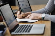 剖析在進(jìn)行數(shù)據(jù)分析時(shí)如何利用 Analytics 網(wǎng)站流量，Analytics 網(wǎng)站流量，數(shù)據(jù)驅(qū)動的分析和優(yōu)化策略