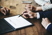 如何評價一個企業(yè)的綜合實力？這種評價應(yīng)基于哪些指標(biāo)？