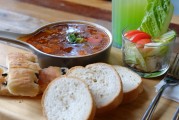 餡餅免費(fèi)游戲——一款讓美食愛好者狂歡的游戲，美食盛宴，免費(fèi)版餡餅游戲讓玩家在虛擬世界中暢享美食樂趣