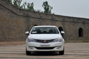 如何評價榮威款車？該車在性能和配置上表現(xiàn)如何？