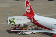 法國一架小飛機飛行表演時墜海，一名飛行員死亡