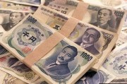 按兵不動(dòng)！日本央行全票通過，下調(diào)經(jīng)濟(jì)前景評(píng)估，美元對(duì)日元短線拉升