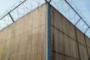 如何正確貼裝玻璃反光膜以提升行車安全？貼裝過程中應(yīng)注意哪些關(guān)鍵步驟？