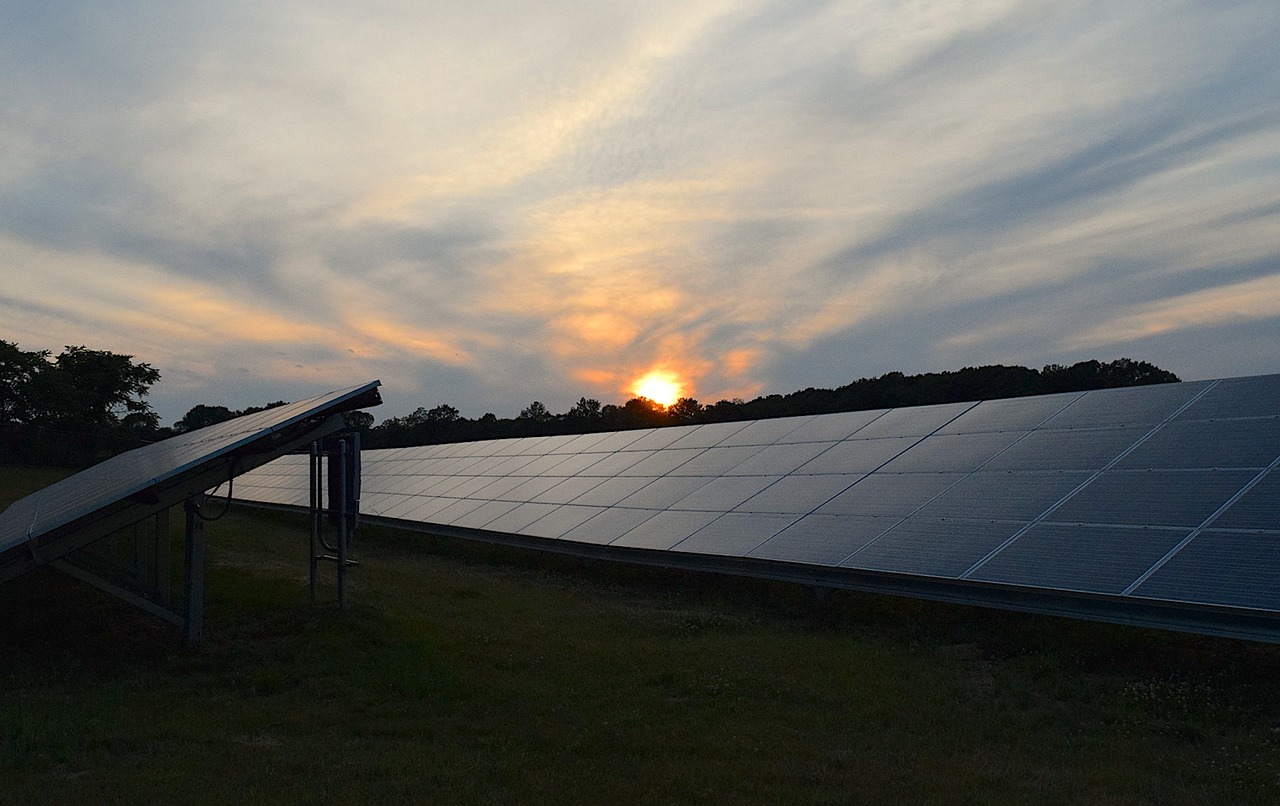 光伏設(shè)備：分析師表示2024年1~5月逆變器出口達(dá)62.7GW 同比增長(zhǎng)56%