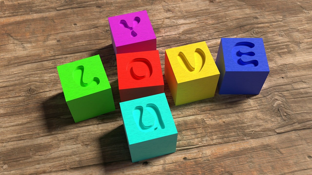 改寫為免費(fèi)游戲？這是一個(gè)讓許多人爭論不休的話題。為什么我們不能將所有類型的游戲都轉(zhuǎn)變?yōu)槊赓M(fèi)游戲呢？盡管許多偉大的游戲仍然需要付費(fèi)購買，但越來越多的玩家開始接受免費(fèi)游戲的可能性。