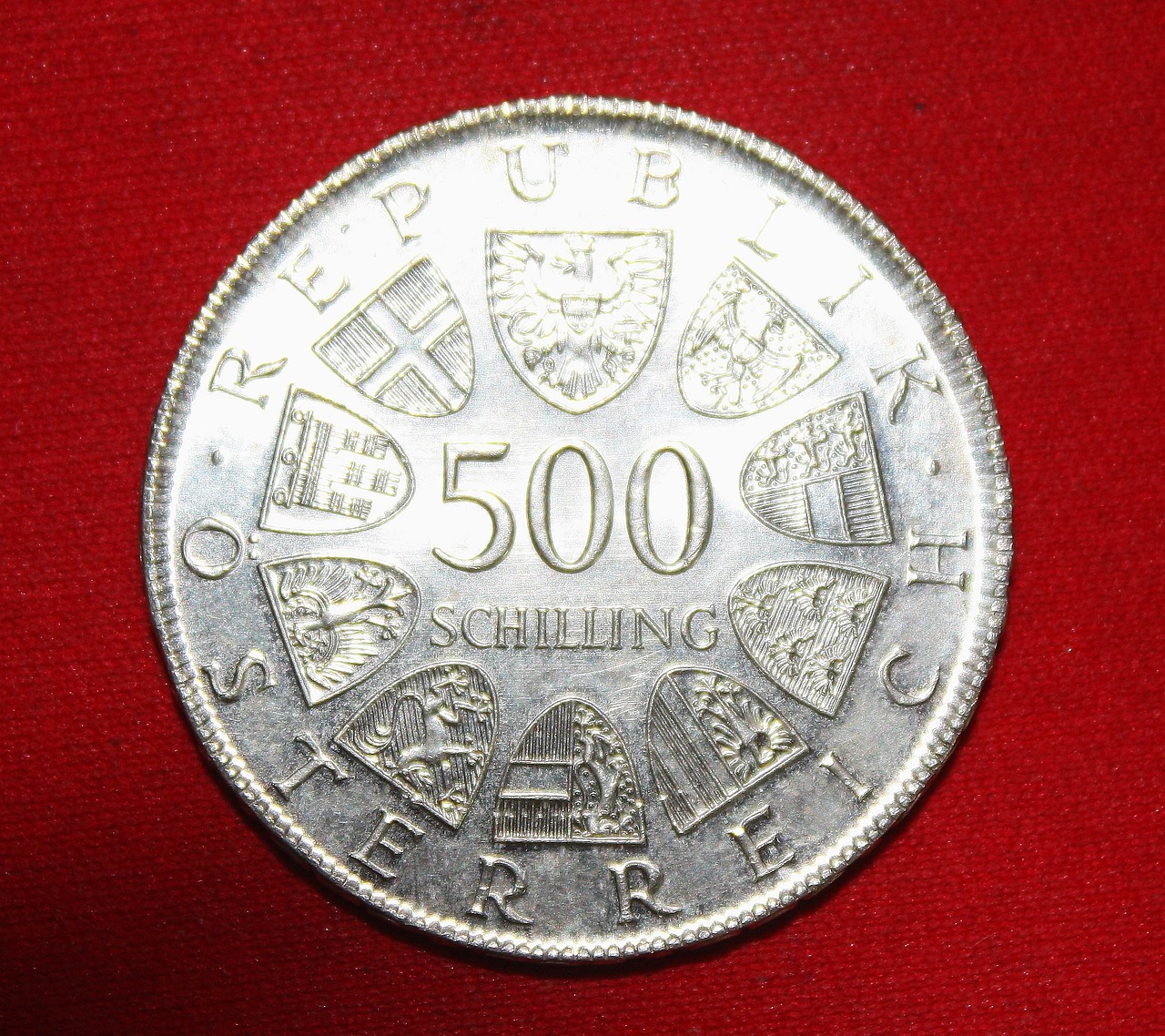 黃金飾品的價格受哪些因素影響？購買時應(yīng)注意哪些細(xì)節(jié)？