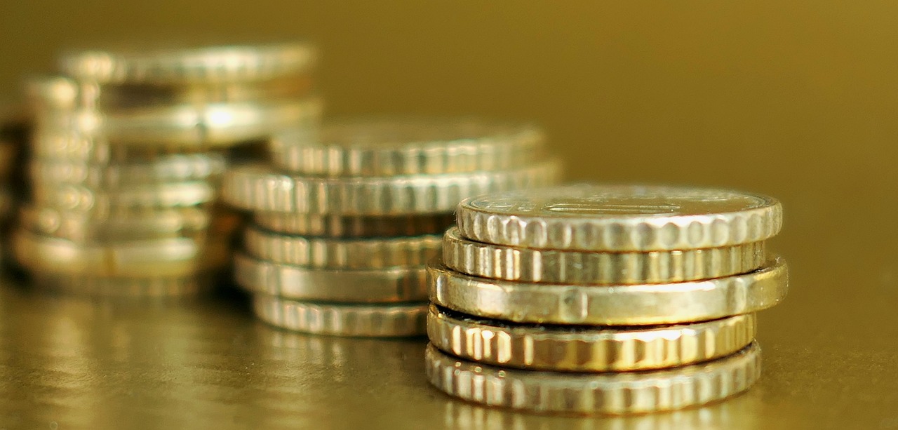 白銀期貨暫停交易的原因是什么？這種原因如何影響投資者的決策？