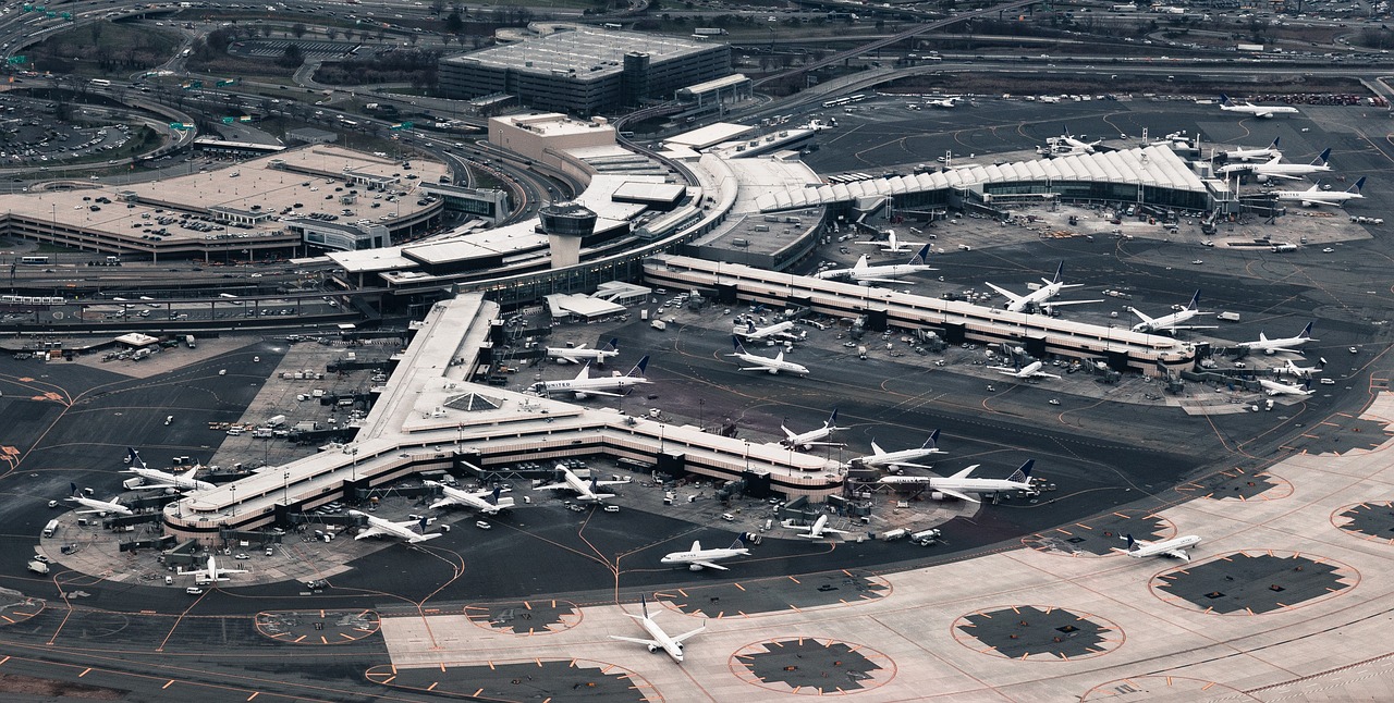 航空股集體反彈 中國國航、南方航空雙雙漲近6%
