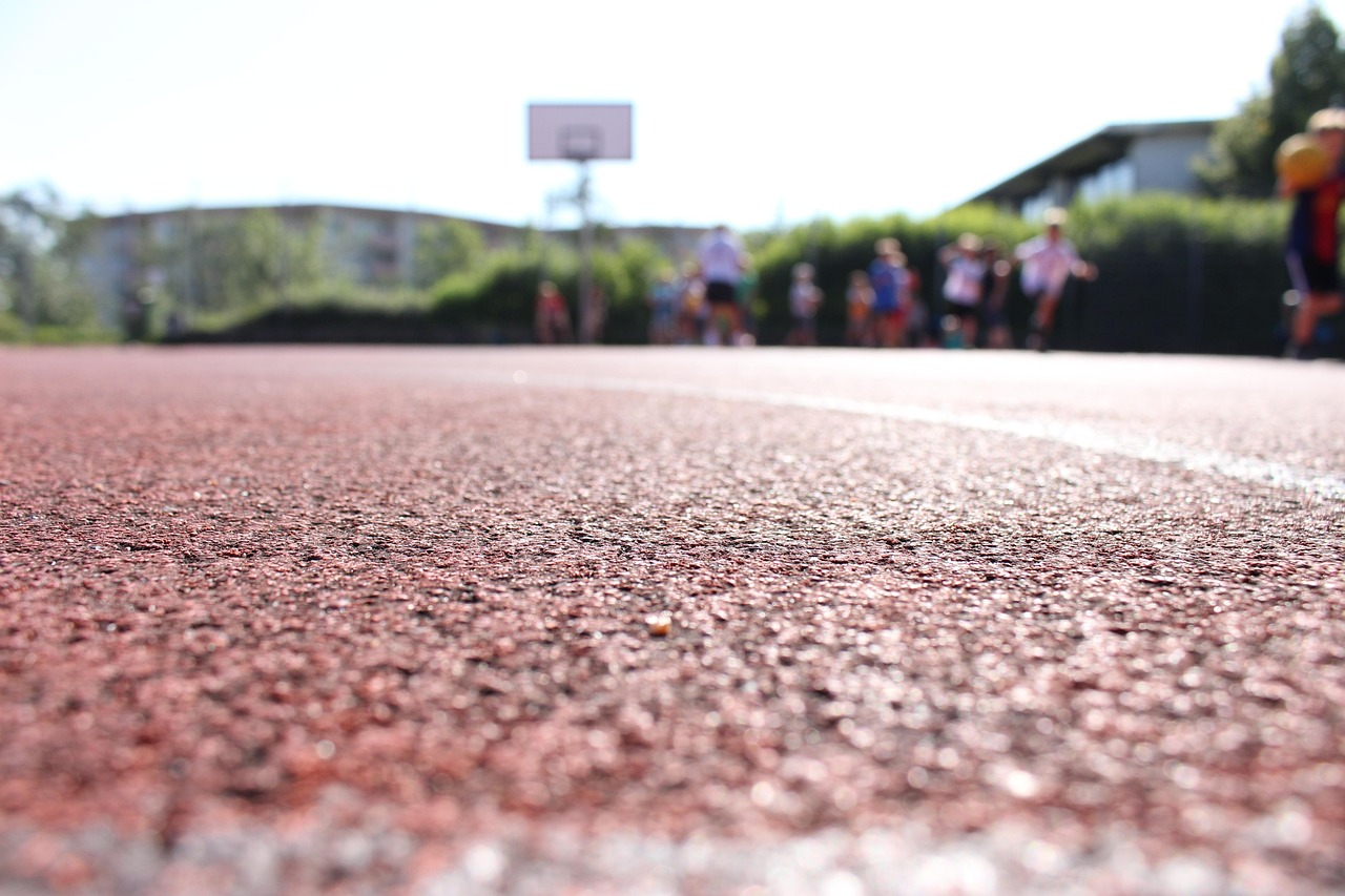 在人生的旅途中，我們常常會經(jīng)歷各種各樣的夢境，其中有些夢境會讓我們感到迷茫、焦慮，甚至有些夢境會讓我們在醒來后仍久久不能忘懷。今天，我要講述的就是這樣一個夢—夢到在等人