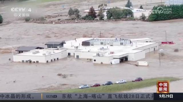 至少90人死亡，仍有240萬用戶斷電，美國損失預(yù)計上千億美元！“就像被炸彈炸過”