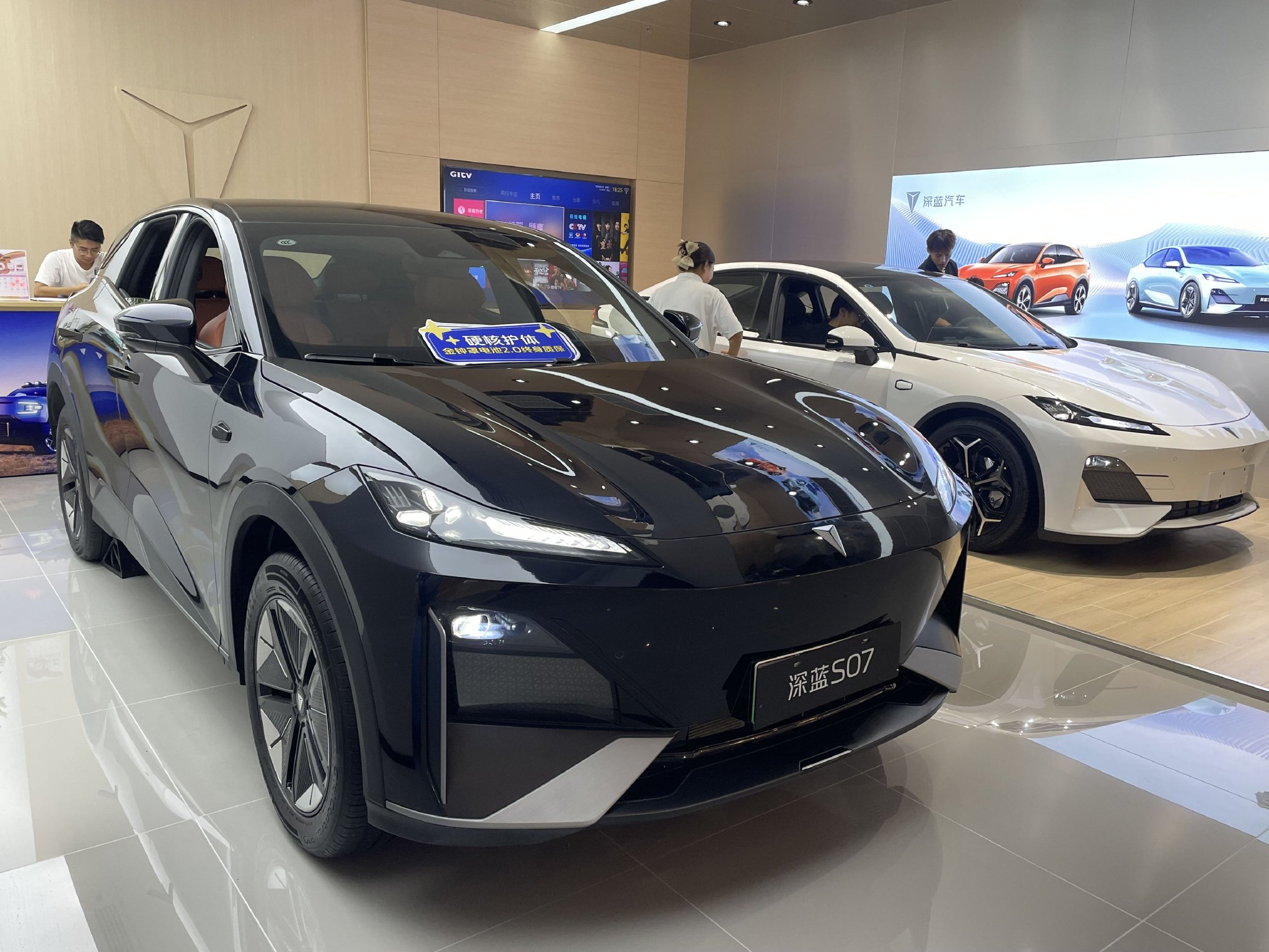 實(shí)探車(chē)市“金九銀十”：車(chē)企忙推新車(chē)，銷(xiāo)售加班到半夜，經(jīng)銷(xiāo)商有望擺脫虧損？