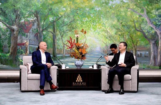 陳吉寧會(huì)見丹麥得斯威集團(tuán)首席執(zhí)行官延斯·倫德