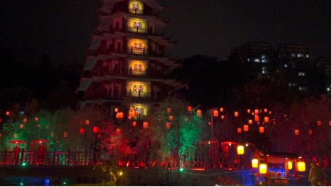 水上苗鄉(xiāng)數(shù)字夜游，光峰科技以崖壁為幕打造光影世界