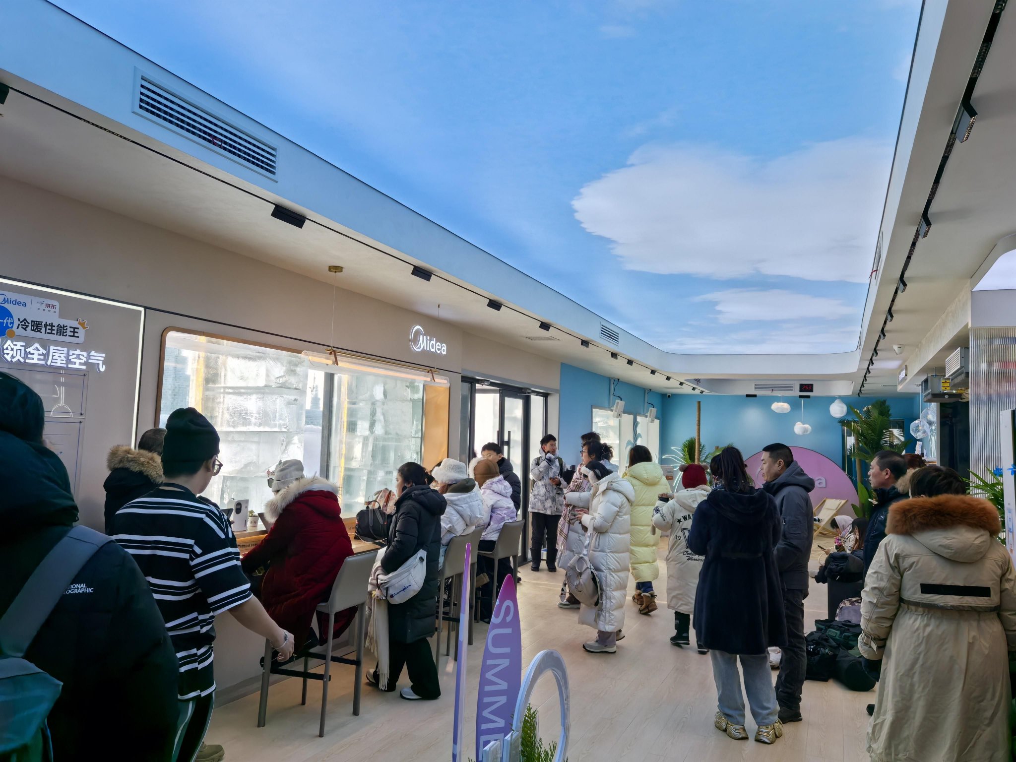 冰雪大世界盛大開園，美的空調(diào)橫跨50℃打造“東北夏威夷”