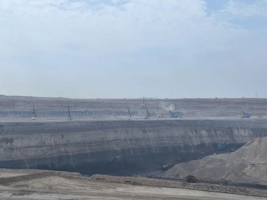 全球首臺！禾望變頻器助力220T純電動礦用自卸車下線