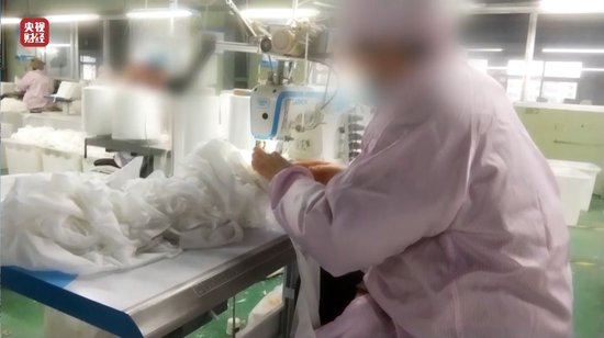視頻丨一次性內(nèi)褲“爆雷”，徒手制作不滅菌