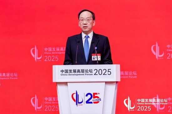履新工信部后，李樂成首次亮相國家級論壇