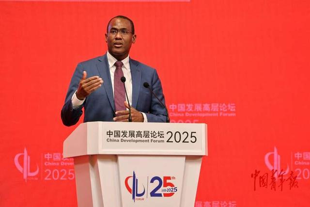中外嘉賓共話宏觀政策與經(jīng)濟(jì)增長(zhǎng)