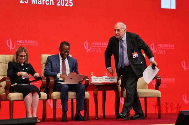 中外嘉賓共話宏觀政策與經(jīng)濟(jì)增長(zhǎng)
