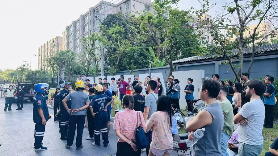 “相當(dāng)于約一千顆原子彈”！強(qiáng)震后的緬甸曼德勒40℃高溫，中國翡翠商人擠在后備廂緊急逃難