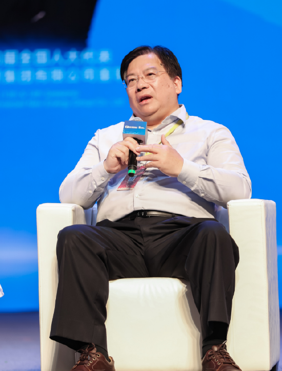 沈坤榮：在發(fā)展智能技術(shù)時(shí)，需加強(qiáng)風(fēng)險(xiǎn)管控