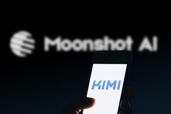 月之暗面重返基模戰(zhàn)場：發(fā)布首個開源萬億模型，押注“模型即Agent”